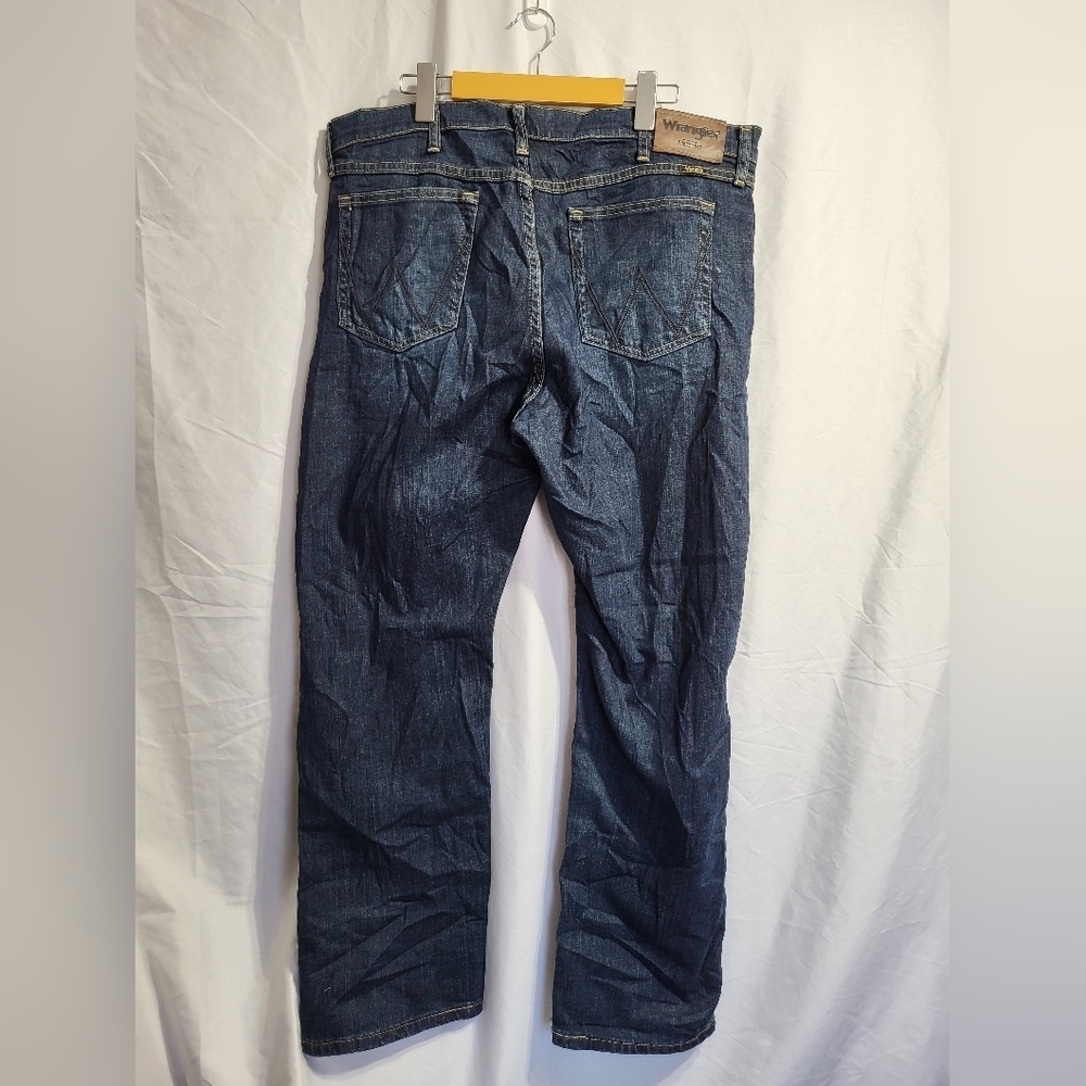 Wrangler Men's Dark Blue Relaxed Jeans, Size 38 X 29